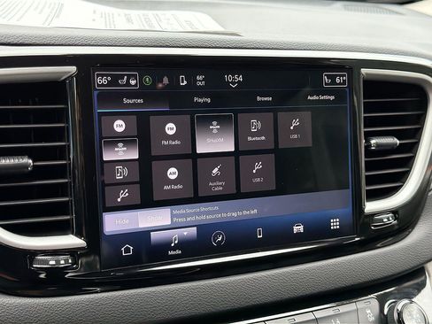 Used 2024 Chrysler Pacifica Touring-L FWD image 14