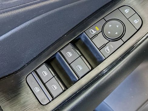 Used 2024 Nissan Rogue S image 19