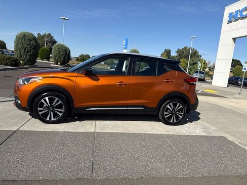 Used 2019 Nissan Kicks SR FWD image 11