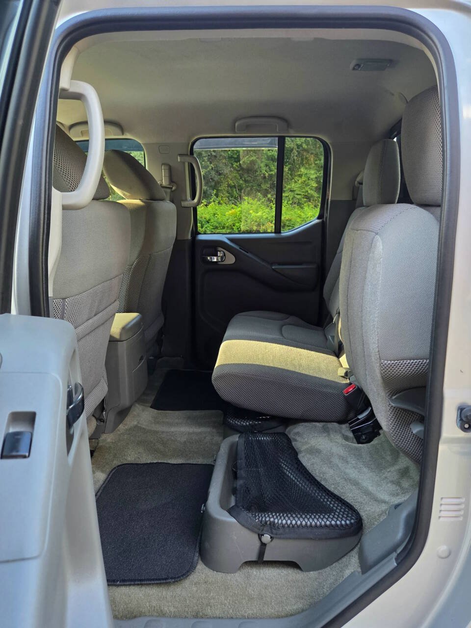 Used 2017 Nissan Frontier SV w/ SV Value Truck Package AWD/4WD image 15