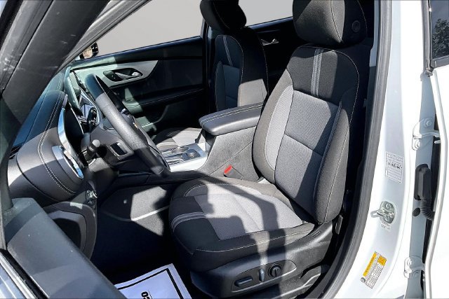 Used 2025 Chevrolet Blazer LT FWD image 25