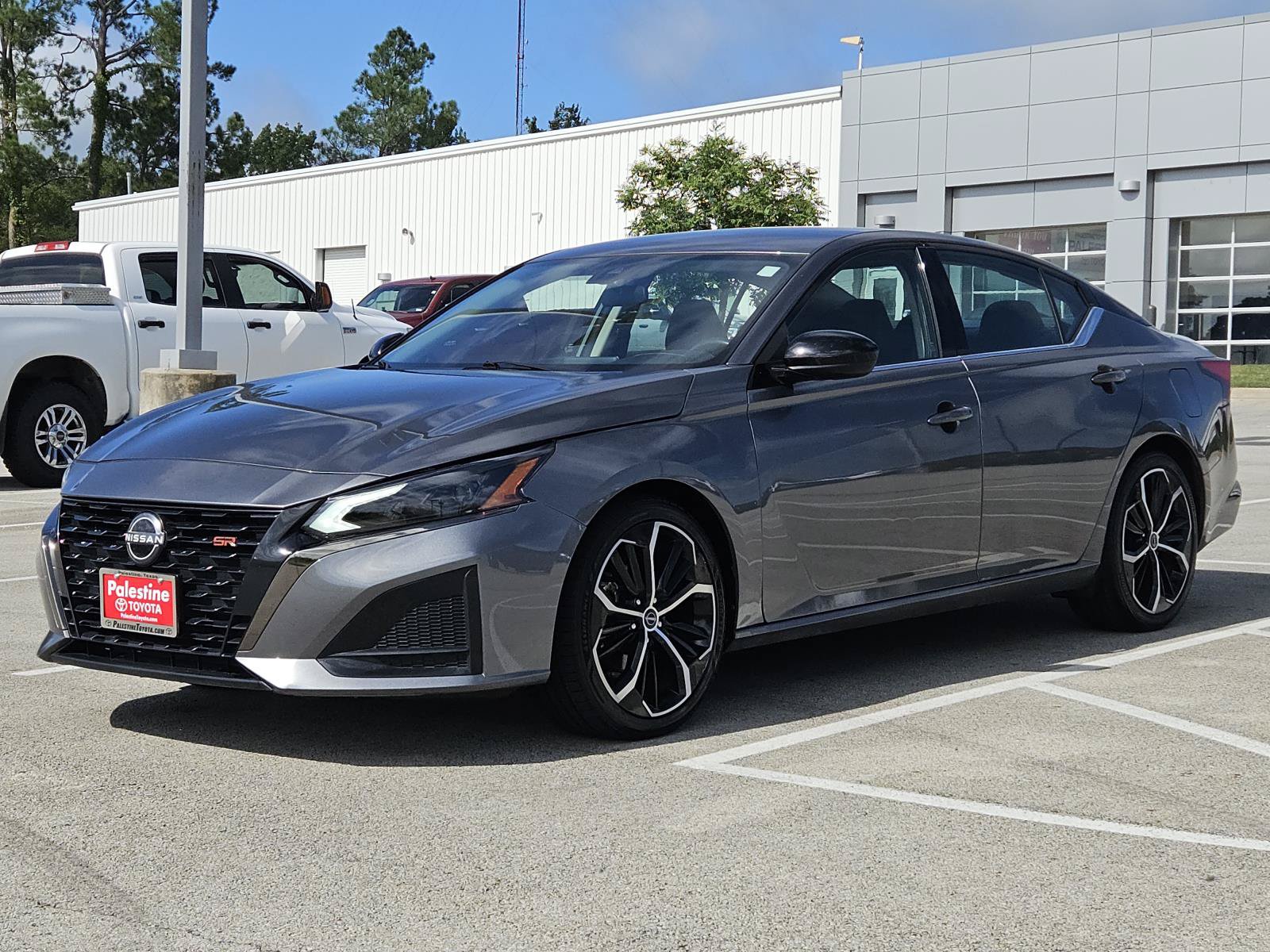 Used 2024 Nissan Altima 2.5 SR FWD image 3