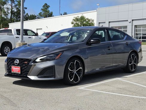 Used 2024 Nissan Altima 2.5 SR FWD image 3
