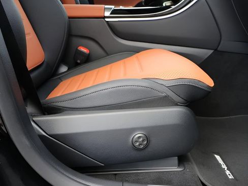 Used 2025 Mercedes-Benz GLC 300 4MATIC image 13