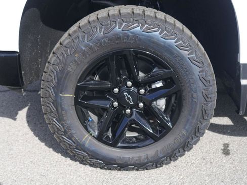 New 2026 Chevrolet Silverado 1500 Custom Trail Boss w/ LPO, Dark Essentials Package image 10