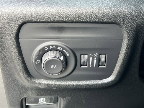 New 2025 Jeep Grand Cherokee Limited w/ Trailer Tow Package image 17