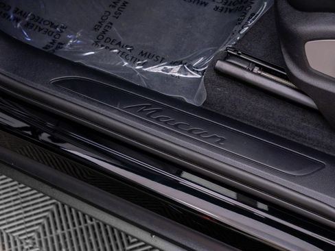 Certified 2026 Porsche Macan AWD/4WD image 15
