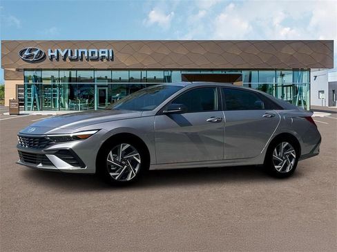 Used 2025 Hyundai Elantra Sport FWD image 2