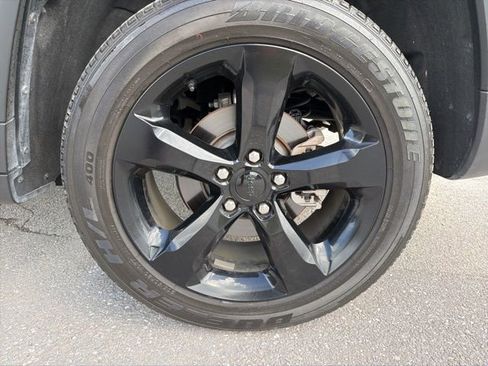 Used 2024 Jeep Grand Cherokee Altitude image 9