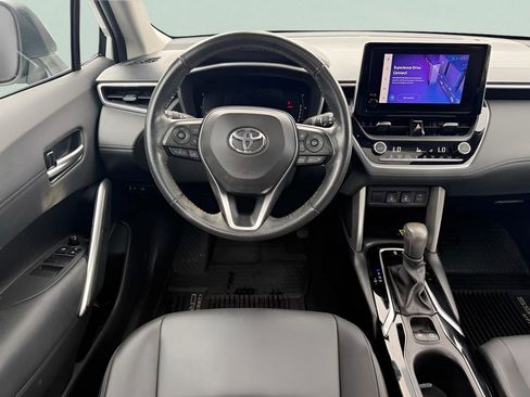 Used 2023 Toyota Corolla Cross XLE w/ Convenience Package image 21