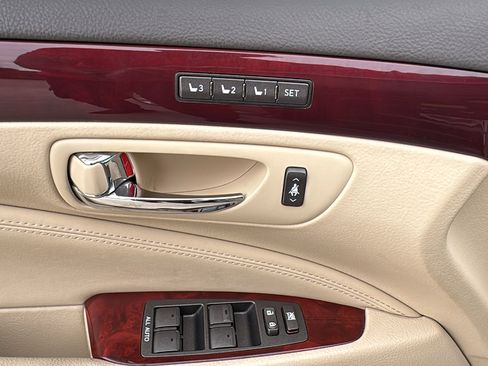 Used 2011 Lexus LS 460 w/ Comfort Pkg image 13