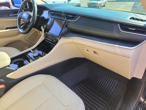 Used 2022 Jeep Grand Cherokee Limited AWD/4WD image 8