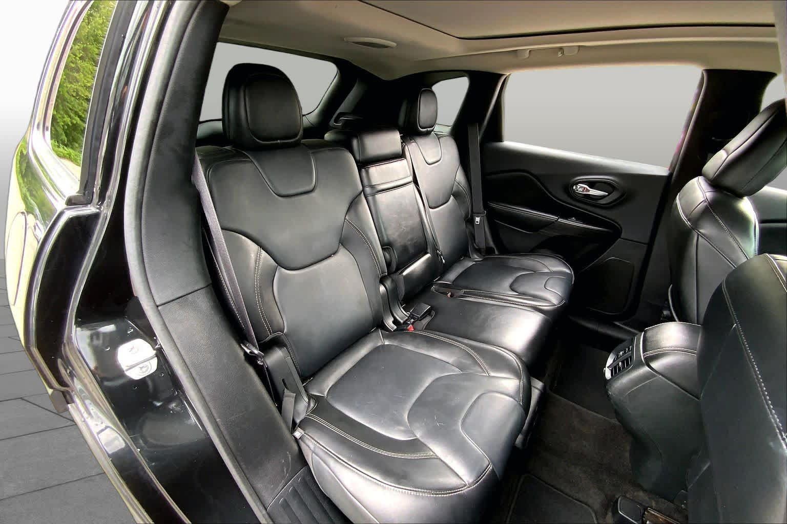 Used 2015 Jeep Cherokee Limited AWD/4WD image 20