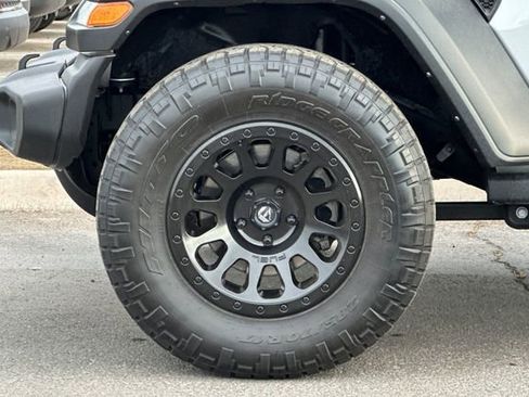 Certified 2022 Jeep Gladiator Sport image 24