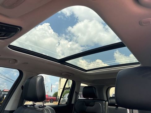 Used 2024 Jeep Grand Cherokee Limited w/ Black Appearance Package image 37