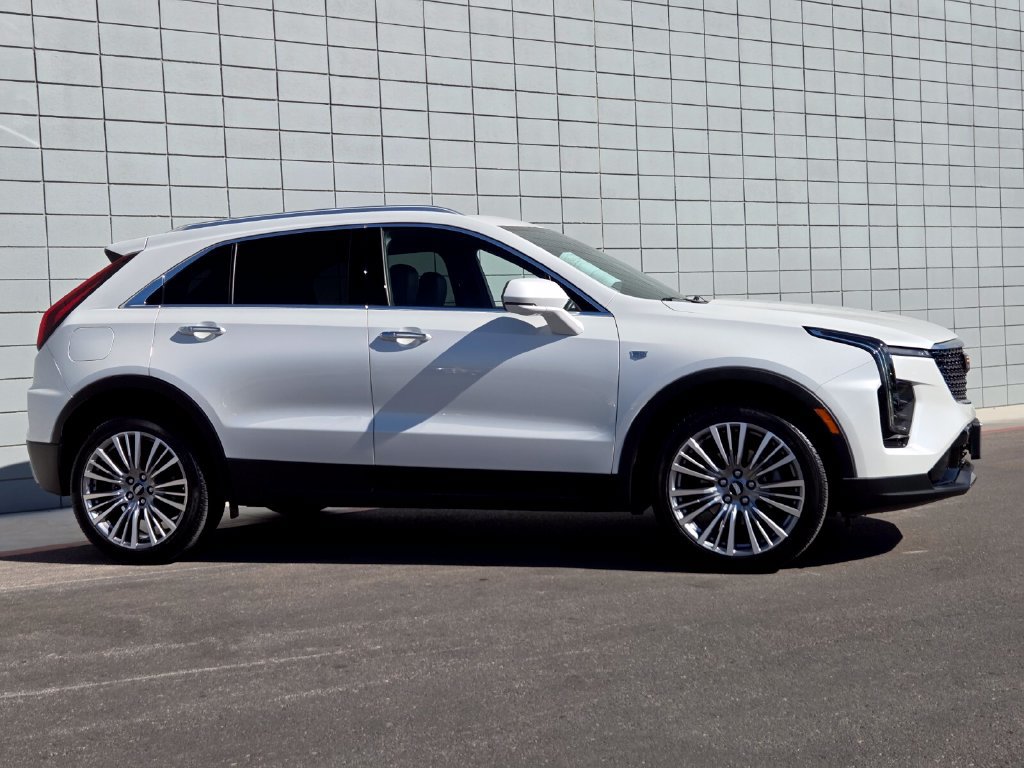 Used 2024 Cadillac XT4 Premium Luxury AWD/4WD image 7