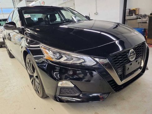 Used 2022 Nissan Altima 2.5 SR image 1