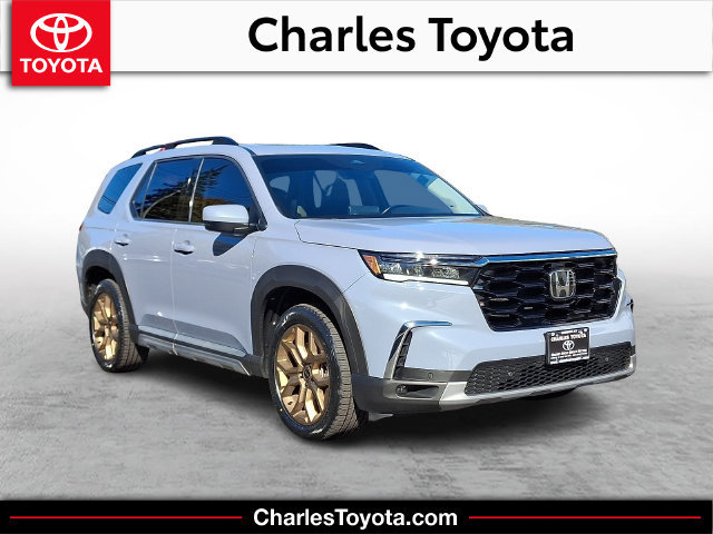 Used 2024 Honda Pilot Touring image 1