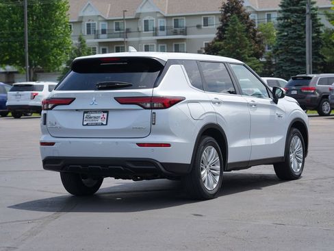 Used 2023 Mitsubishi Outlander ES AWD/4WD image 3