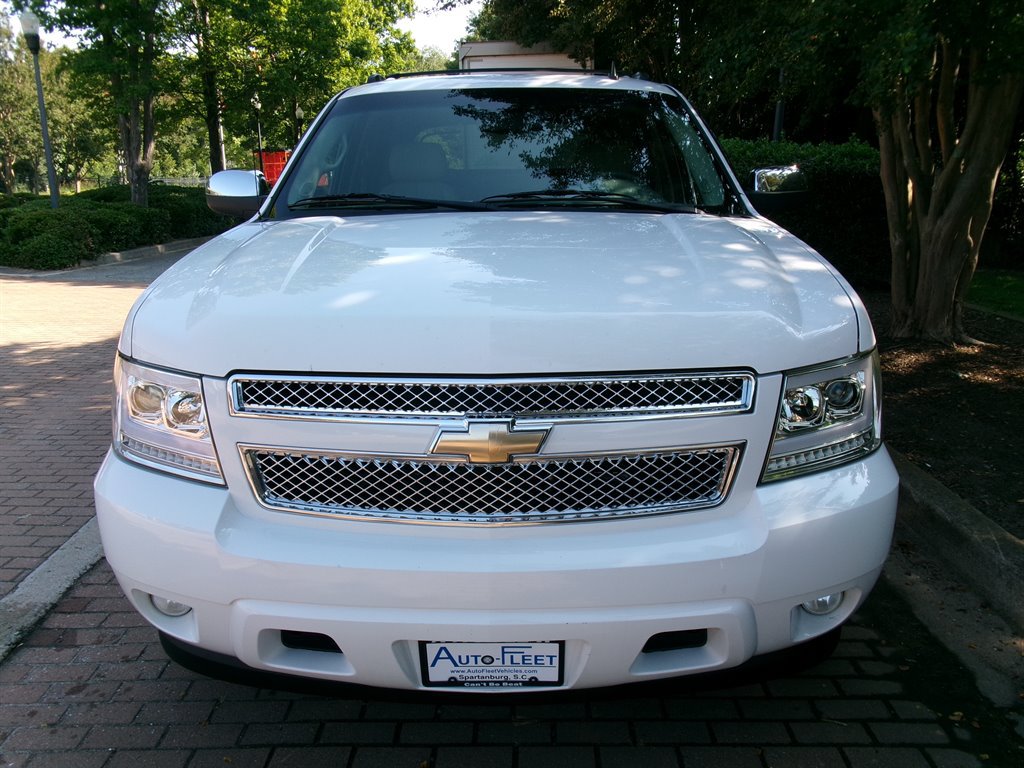 Used 2011 Chevrolet Avalanche LT RWD image 3
