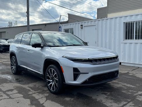 Used 2025 Jeep Wagoneer S Limited image 3