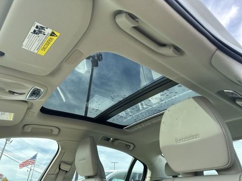 Used 2019 Volvo S60 T8 Inscription image 17