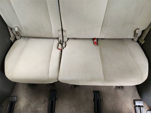 Used 2012 Toyota Sienna LE image 30