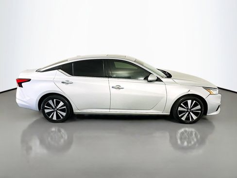 Used 2020 Nissan Altima 2.5 SL FWD image 8
