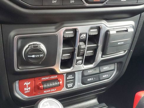 Used 2021 Jeep Wrangler Unlimited Rubicon w/ Xtreme Recon 35" Tire Package image 25