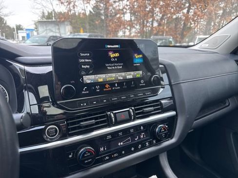 Used 2022 Nissan Pathfinder SL w/ SL Premium Package image 4