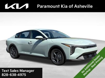 New 2025 Kia K4 LXS