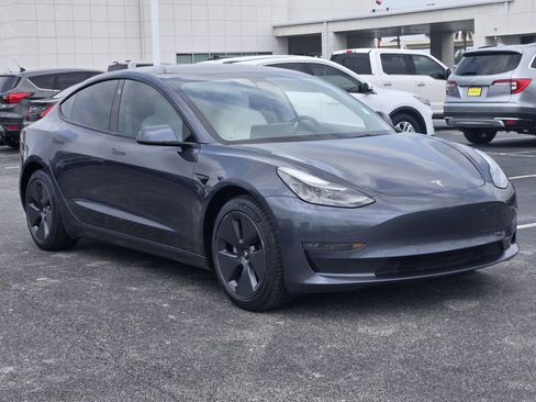 Used 2022 Tesla Model 3 Long Range AWD/4WD image 3