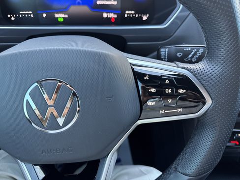 Used 2024 Volkswagen Tiguan SE R-Line image 23