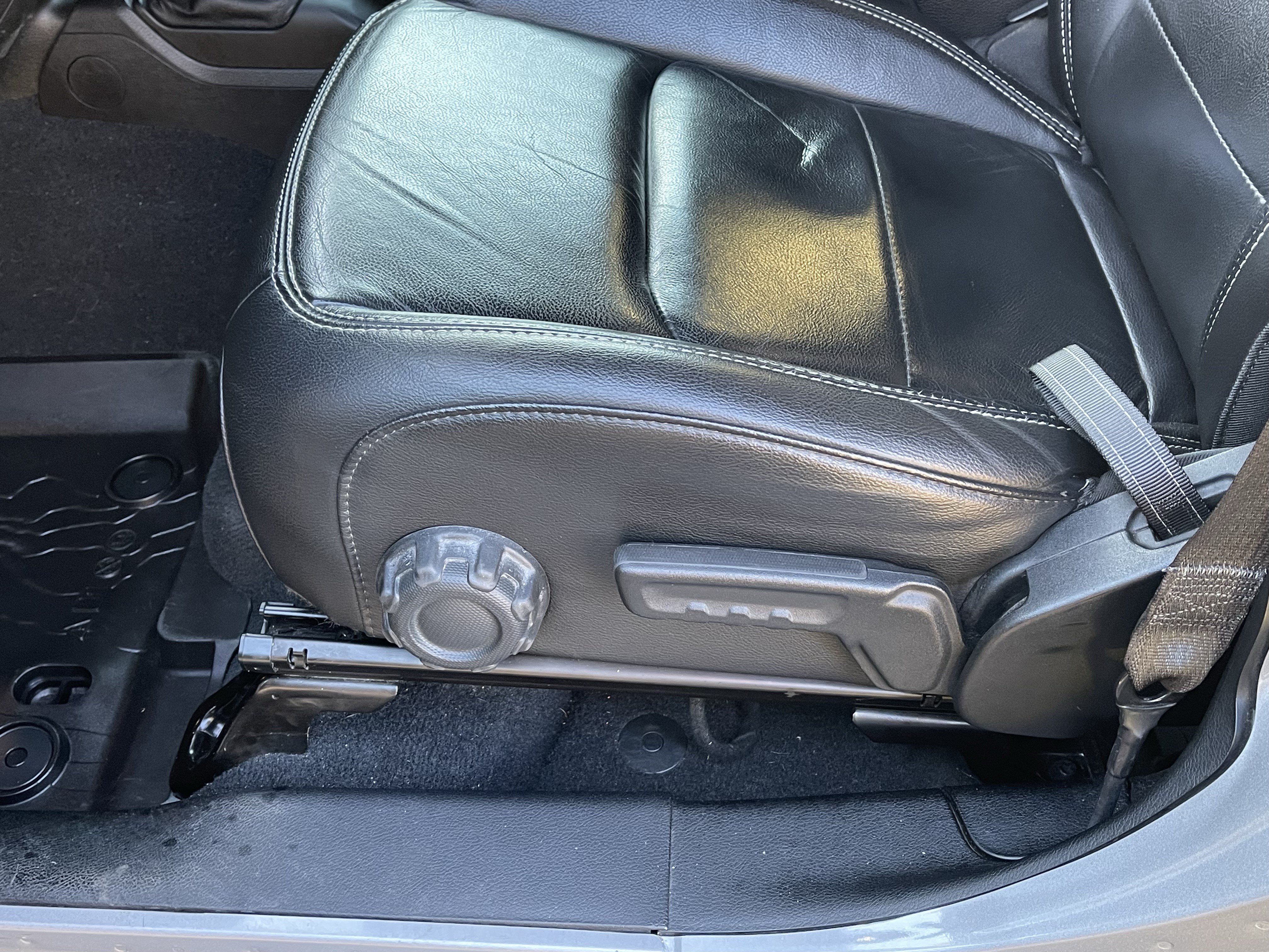Used 2018 Jeep Wrangler Unlimited Sahara AWD/4WD image 16
