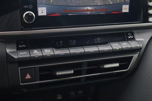 Used 2025 Toyota Camry SE FWD image 16