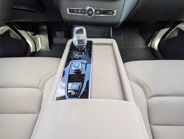 New 2026 Volvo XC90 T8 Plus w/ Protection Package Premier AWD/4WD image 19