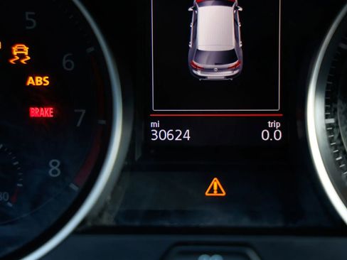 Used 2017 Volkswagen GTI Sport image 33