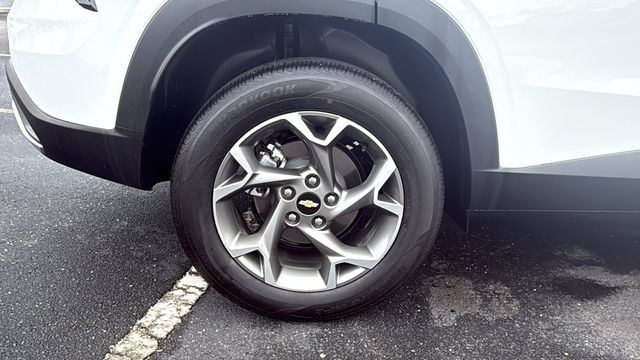 Used 2025 Chevrolet Trax LT w/ LT Convenience Package FWD image 9