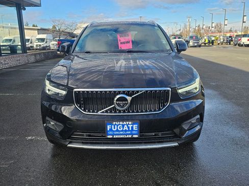 Used 2021 Volvo XC40 T5 Momentum w/ Premium Package image 3