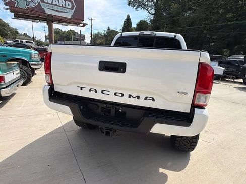 Used 2016 Toyota Tacoma TRD Sport w/ Towing Package AWD/4WD image 8