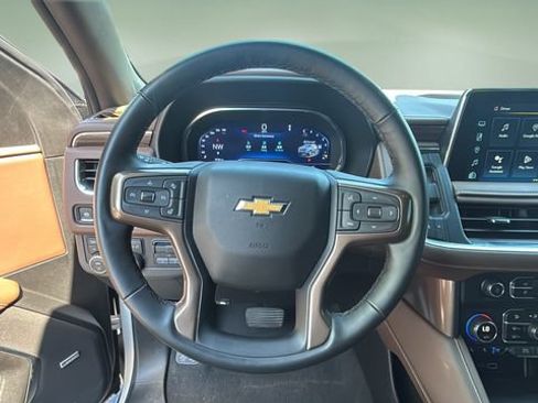 Used 2024 Chevrolet Suburban High Country AWD/4WD image 12