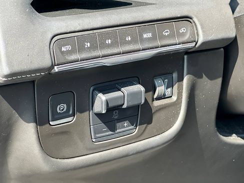 Used 2021 Cadillac Escalade Sport Platinum w/ LPO, ONYX Package AWD/4WD image 21