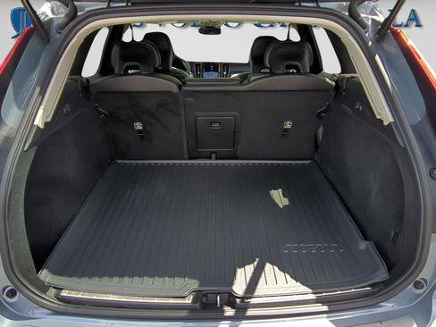 Used 2023 Volvo XC60 B5 Core w/ Climate Package AWD/4WD image 9