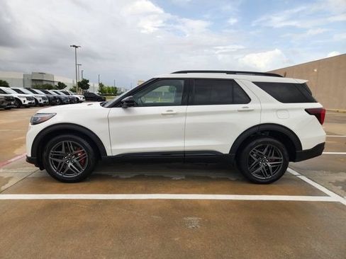 Certified 2025 Ford Explorer ST AWD/4WD image 4