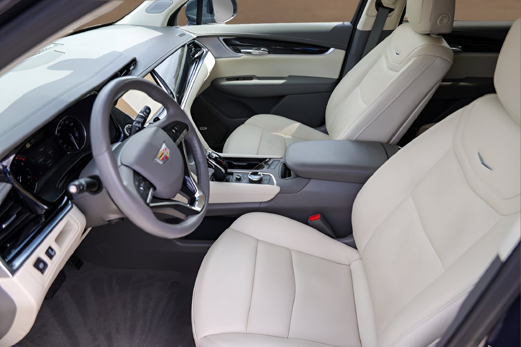 Used 2025 Cadillac XT6 Premium Luxury FWD image 9