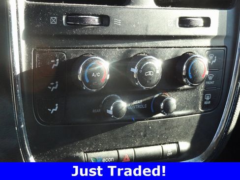 Used 2016 Dodge Grand Caravan SXT image 12