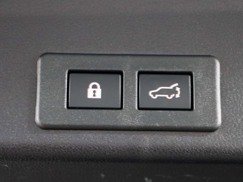 Used 2022 Subaru Ascent Limited w/ Technology Package image 36