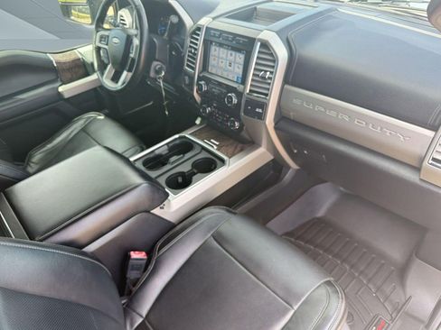 Used 2017 Ford F250 Lariat w/ Chrome Package image 27
