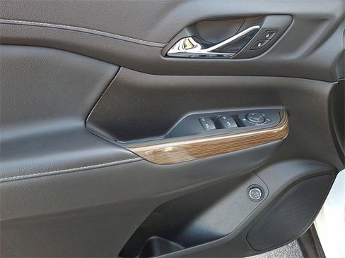 Used 2023 GMC Acadia SLE w/ Driver Convenience Package image 12