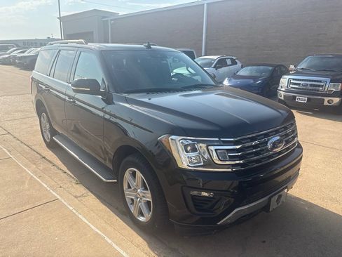 Used 2019 Ford Expedition XLT w/ Equipment Group 202A AWD/4WD image 8
